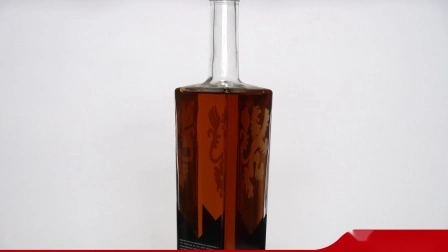 Cina Bottiglie di vetro Fabbrica all'ingrosso Design personalizzato 500ml 750ml Cancella vuota Gin Whisky Liquore Brandy Vodka Bottiglia di vetro di vino